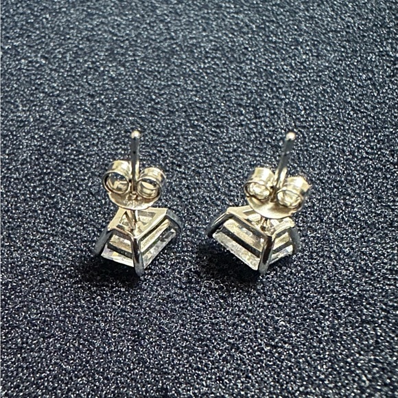 925 Silver Diamond Cut White Cubic Zirconia Studs Earrings - Picture 10 of 12